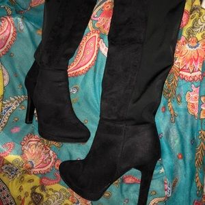 Black suede knee high boots sz 6